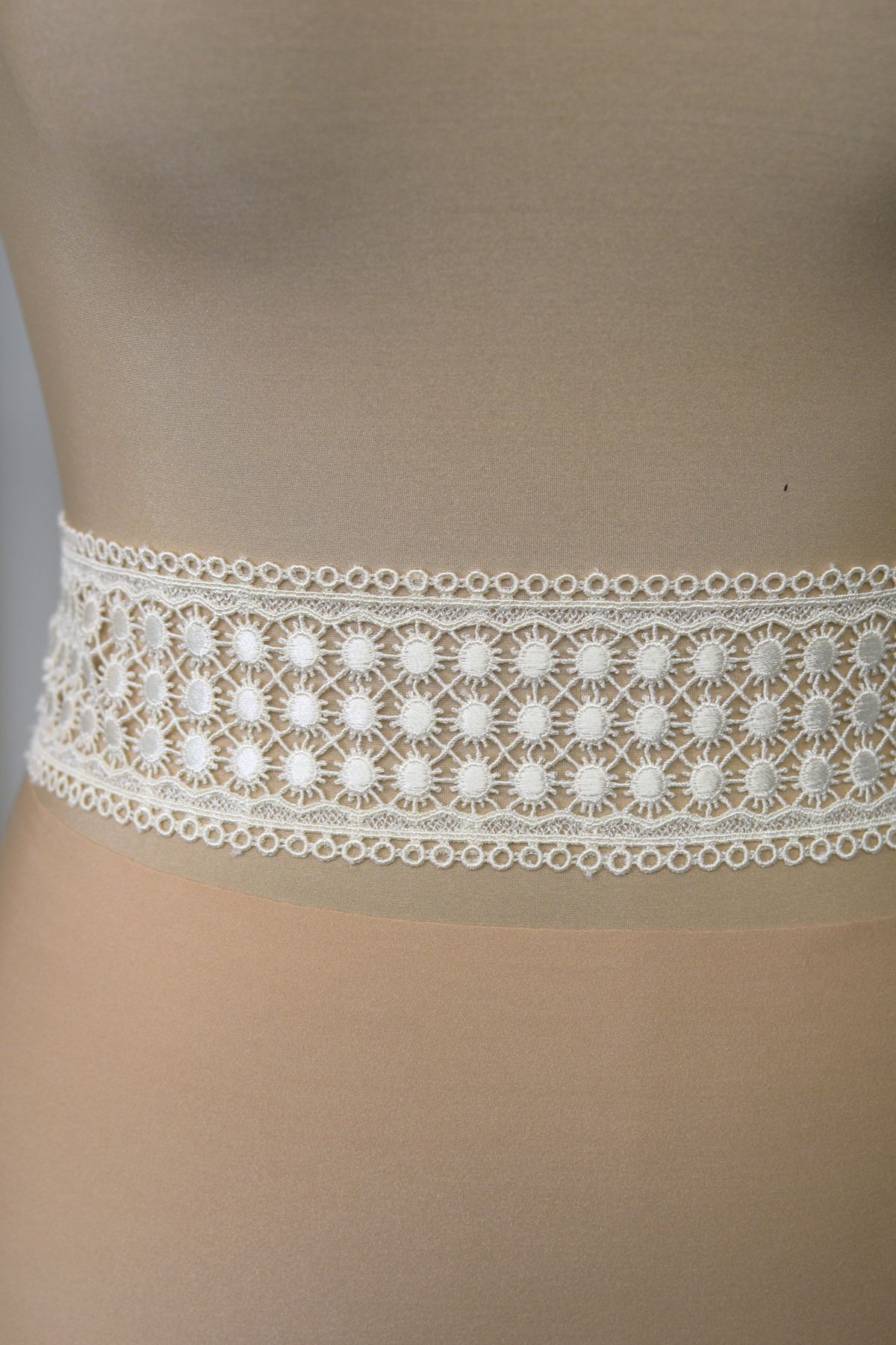 bordo pizzo macrame bianco h cm 7 anche con strass ss34 Art 0241