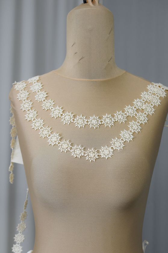 pizzo macrame rifiniture avorio disponibile anche bianco seta Foto 1