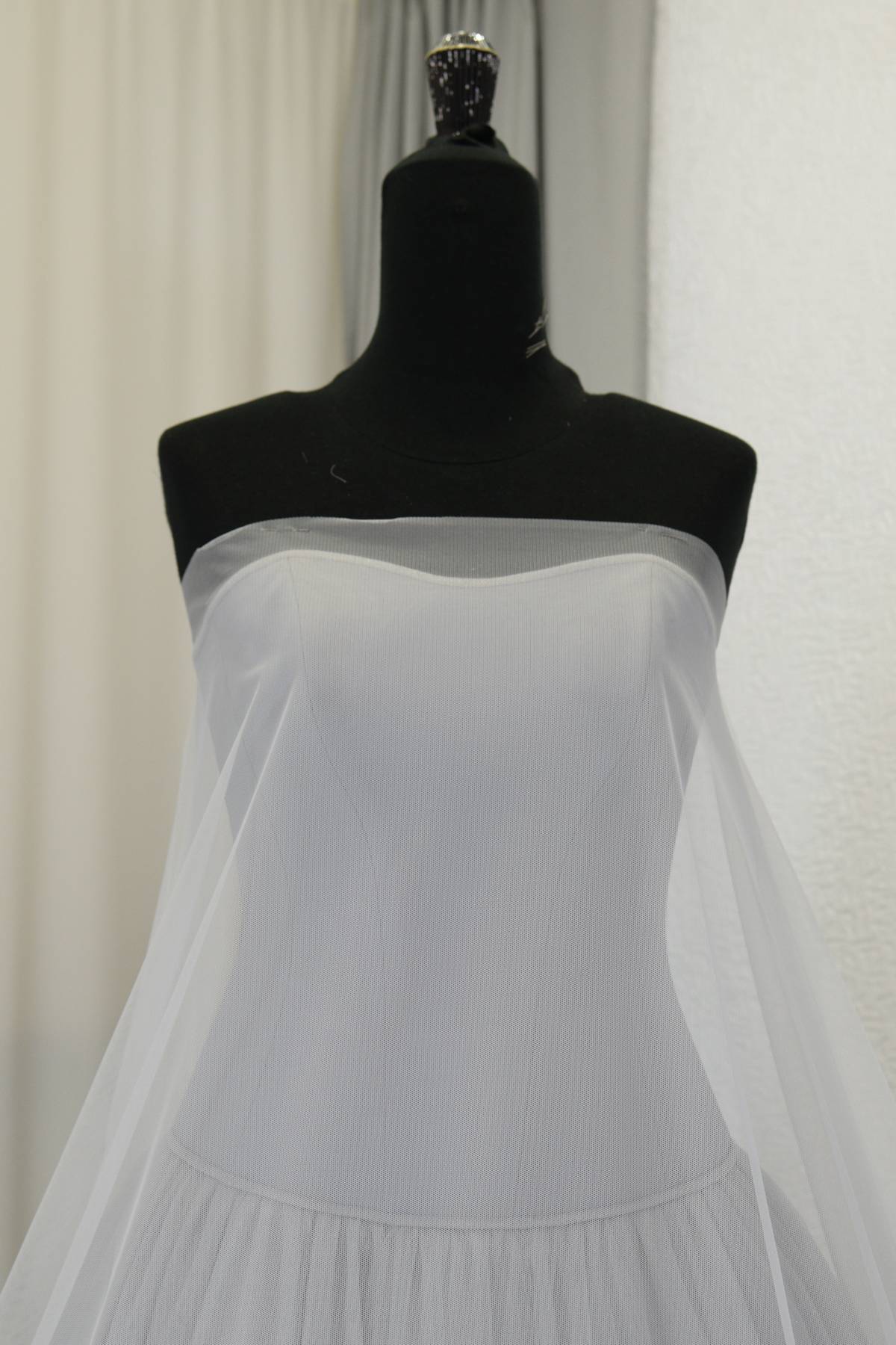 pizzo tulle ricamato con strass e perle bianco seta h cm 140 Art 0406LTUXBS300