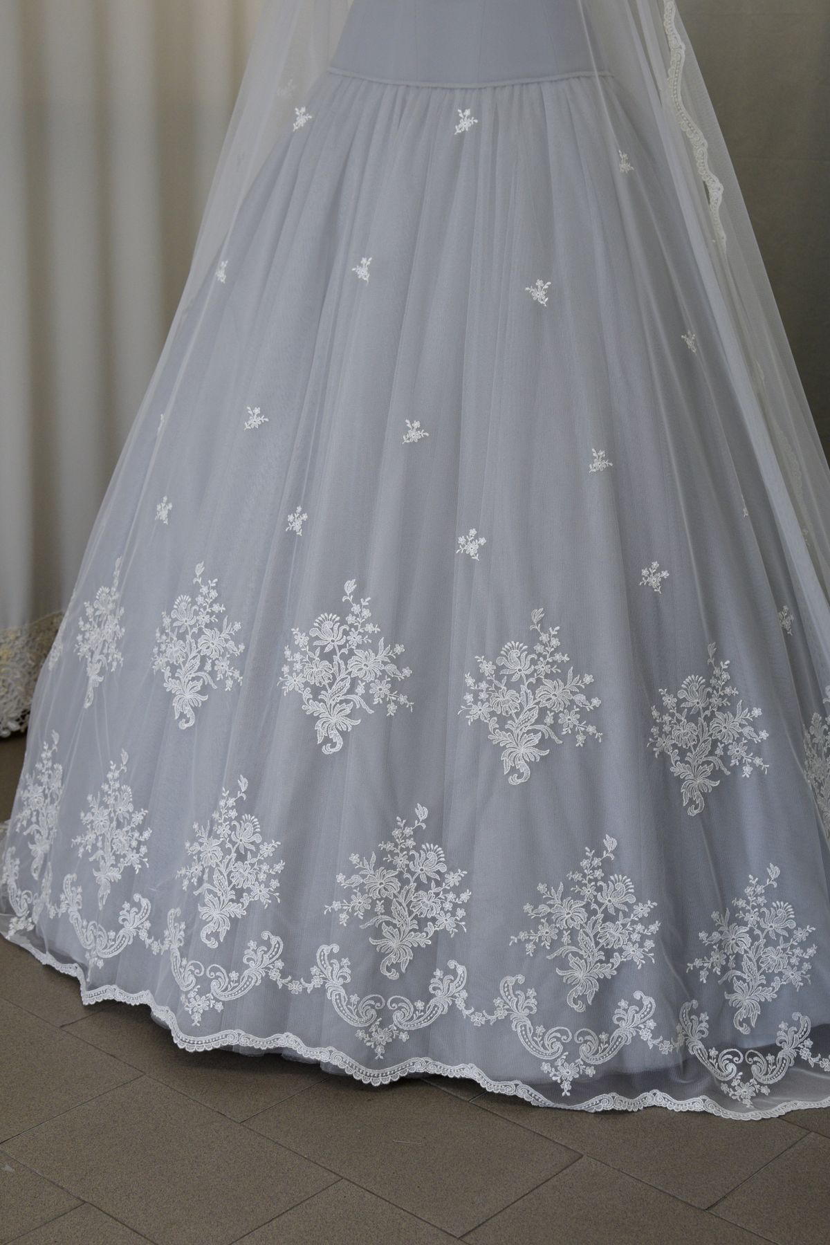 tulle ricamato avorio cm 140 Art 0409LTUAV