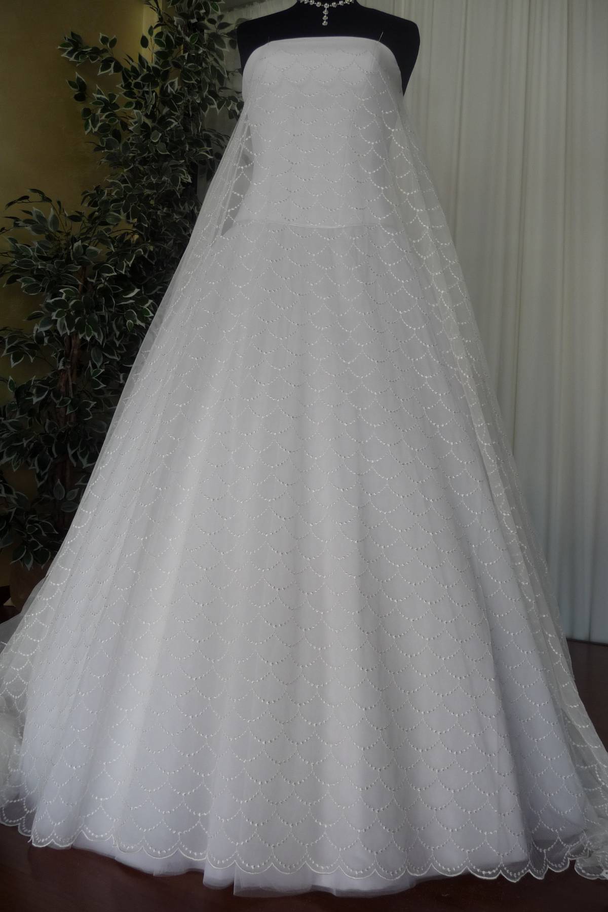 tulle ricamato avorio cm 140 anche in bianco Art 0248LTUAV