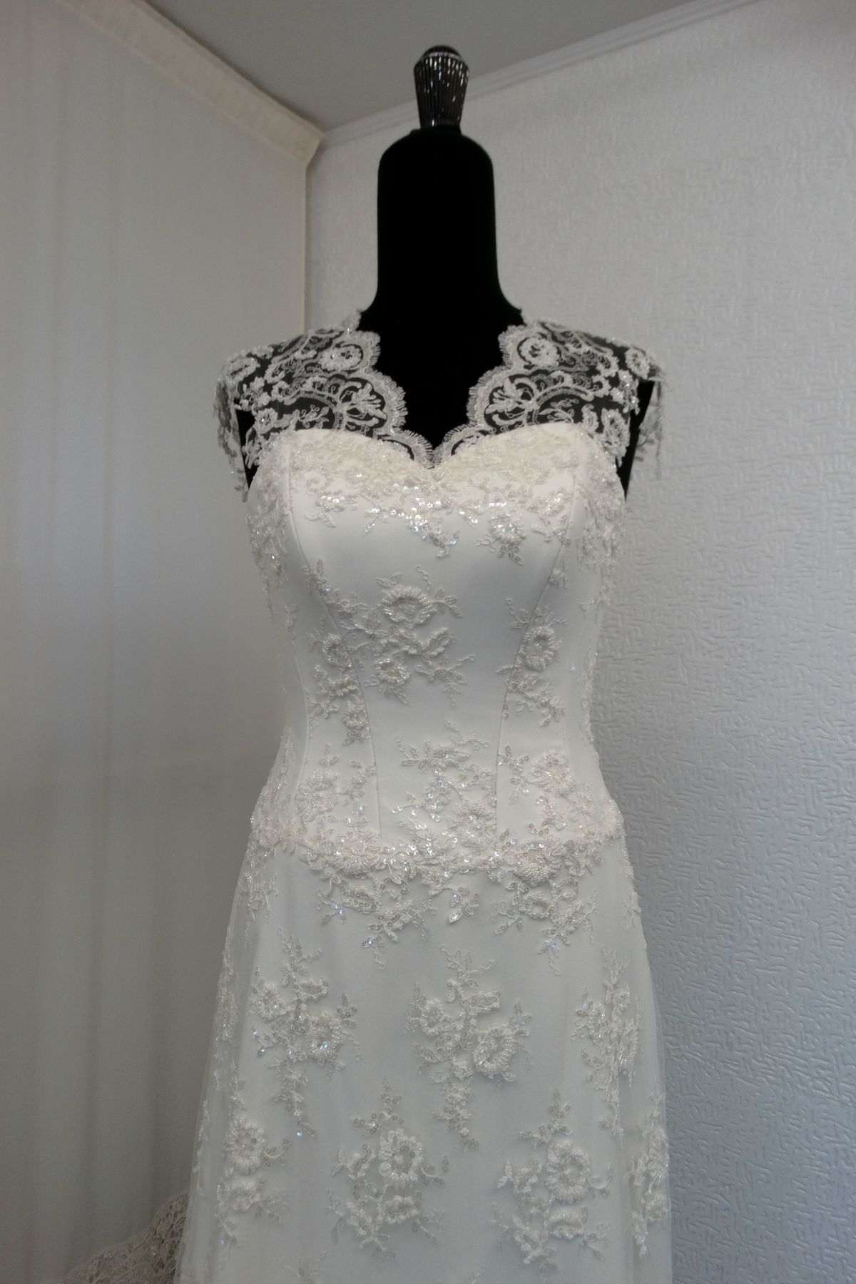 abito sposa in pizzo ricamato (pizzo br319) Art H1358