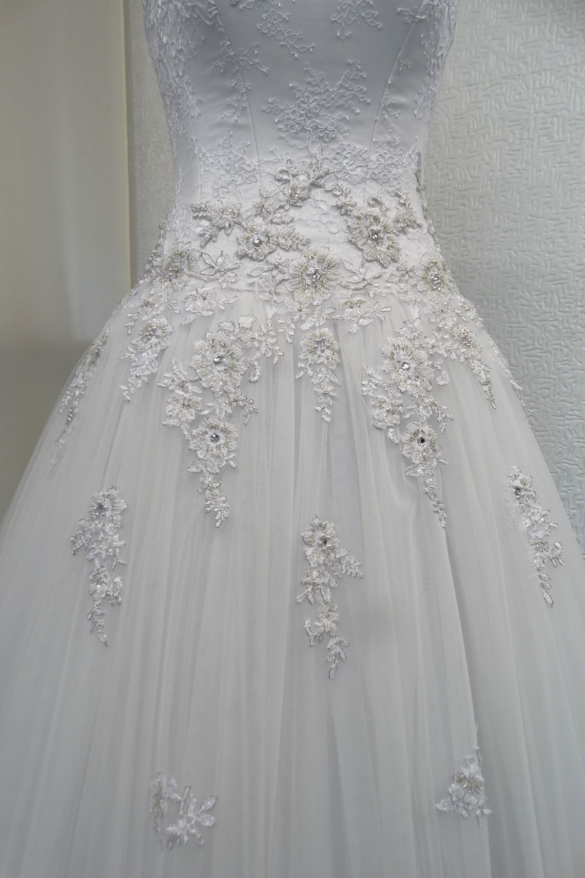 abito sposa con swarovski pizzo applicazioni tulle mano seta Art H1360