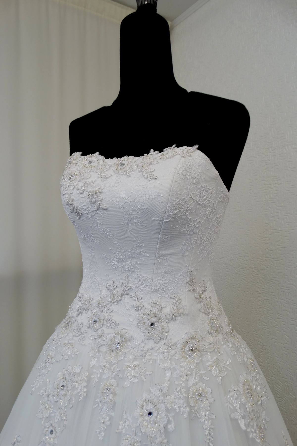 abito sposa con swarovski pizzo applicazioni tulle mano seta Art H1360